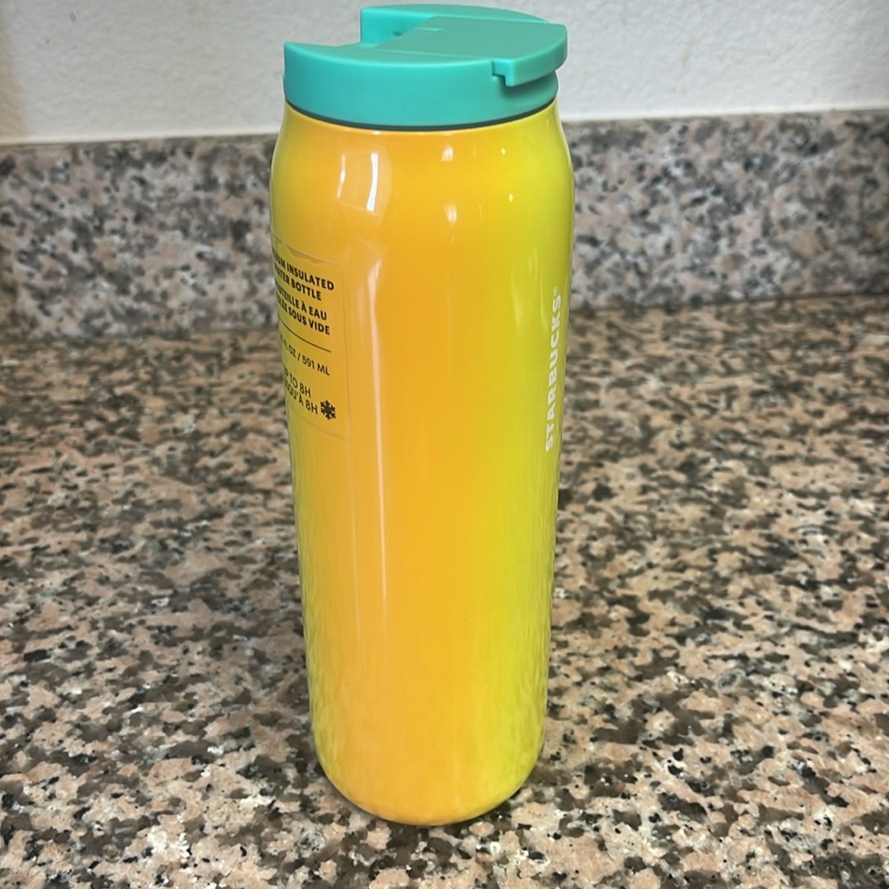 Starbucks 20 oz water bottle in Mint Conditiontion NWT